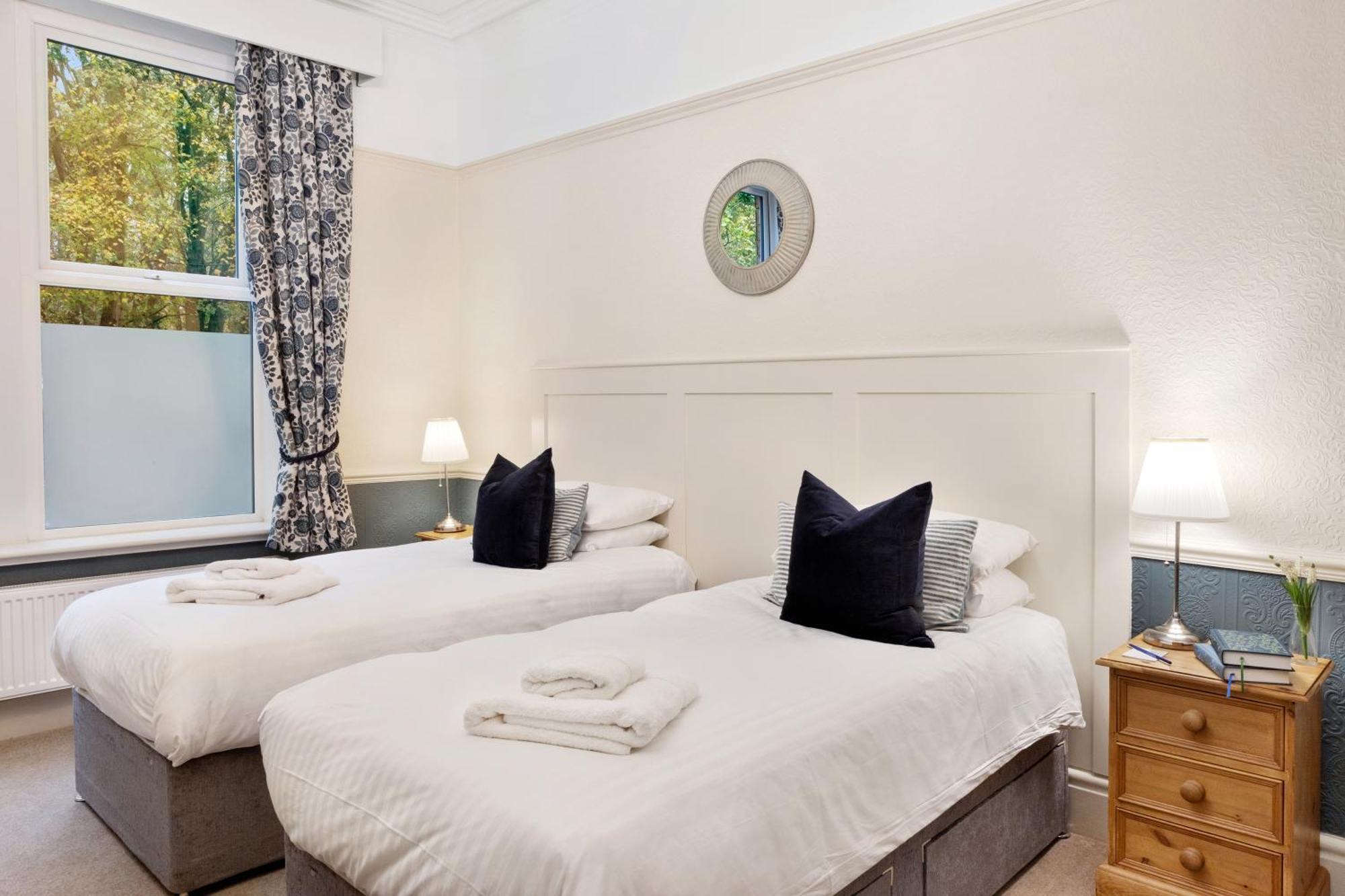 Fountains Guest House - Harrogate Stays Bagian luar foto